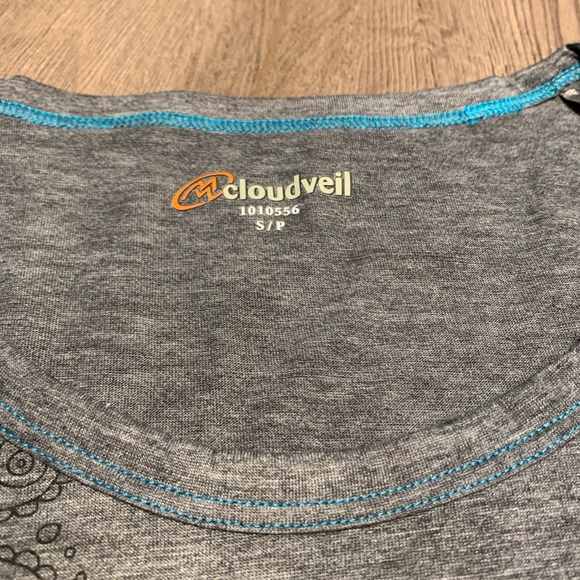 Womens outdoor t-shirt. Size small. EUC - Picture 2 of 3